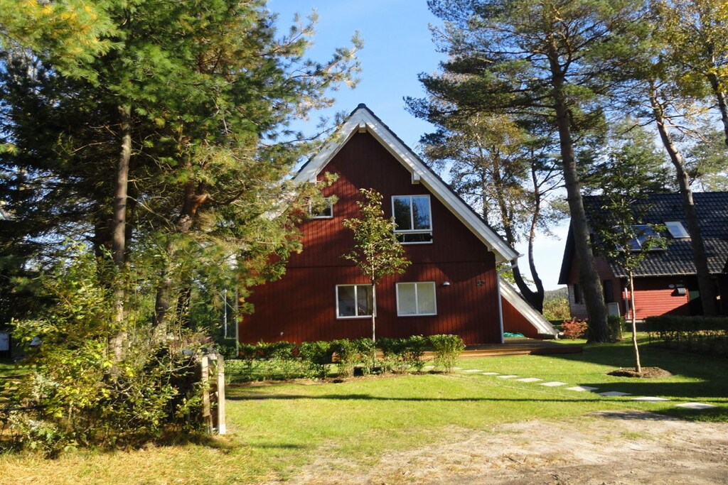 Our modern holiday home is located in the Kiek Över area, on the edge of Zingst. 200 m from the beach, it offers peace and relaxation for a relaxing holiday.