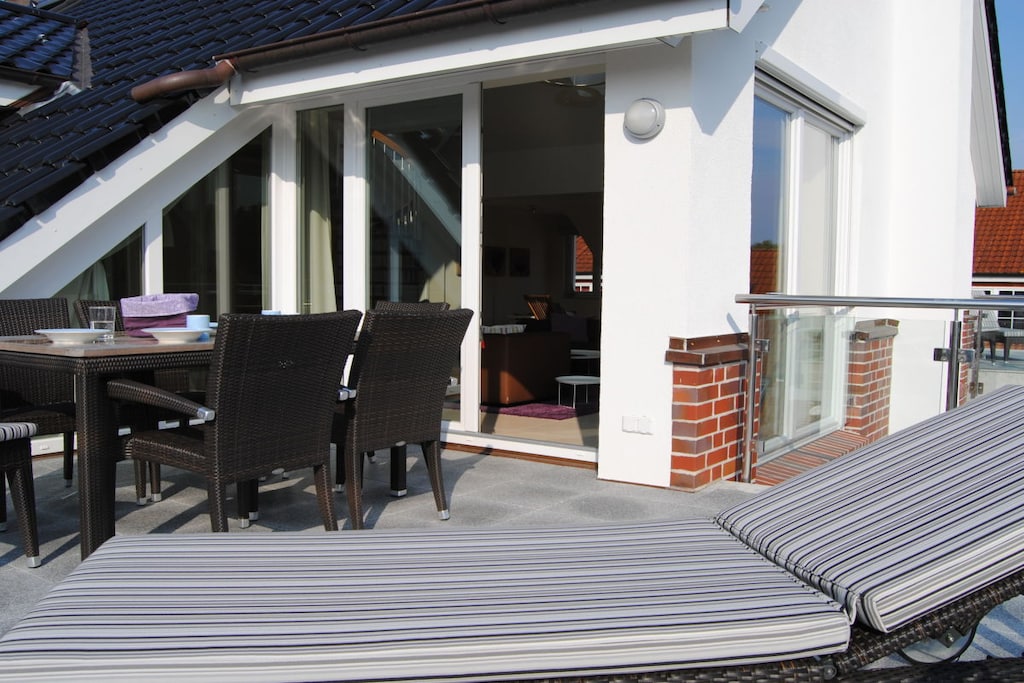 Baltic Sea Lodges, high-quality exclusive holiday apartment elevator, sauna, fitness equipment, wellness, fireplace, WiFi, family beach chair, close to the beach, electric charging station