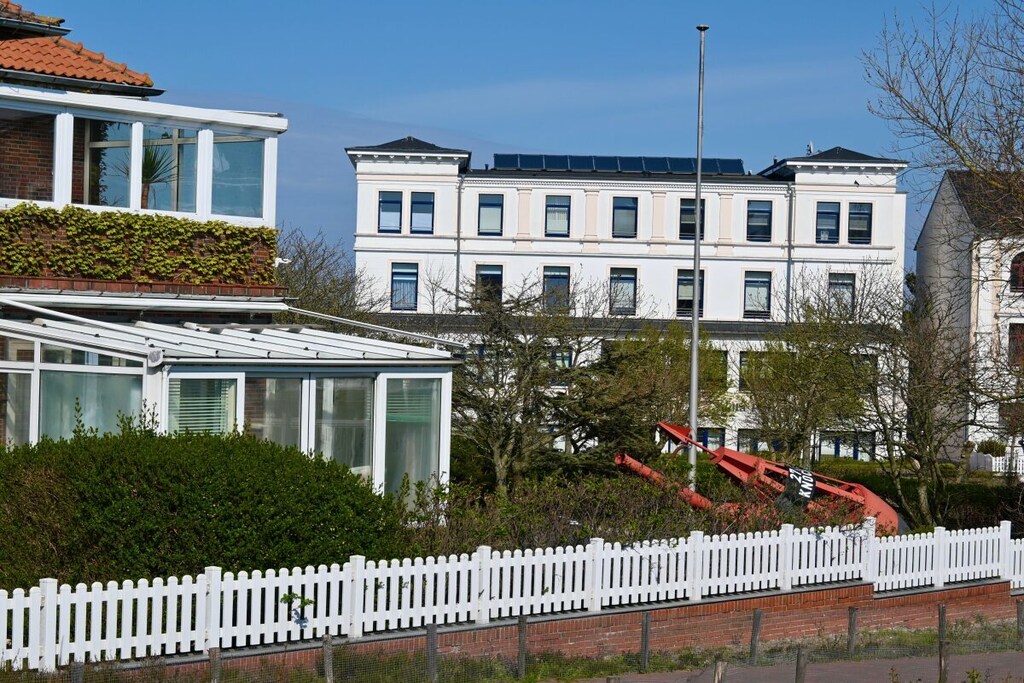 5 star dream domicile in top location; own terrace with beach chair, free wireless internet access, inhouse sauna, beach chair on the main beach for you free of charge!