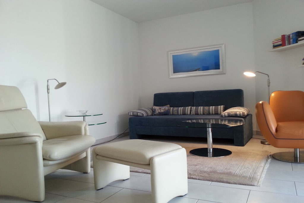 Quiet, central, 150 m to the beach, parking, WiFi included, south-facing balcony, bicycle cellar, elevator.
