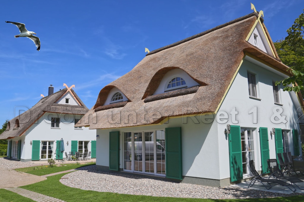 "Drööm unter Reet" - holiday home at the Baltic Sea for 8 +1 people, 2 bathrooms, 4 bedrooms, fireplace,...