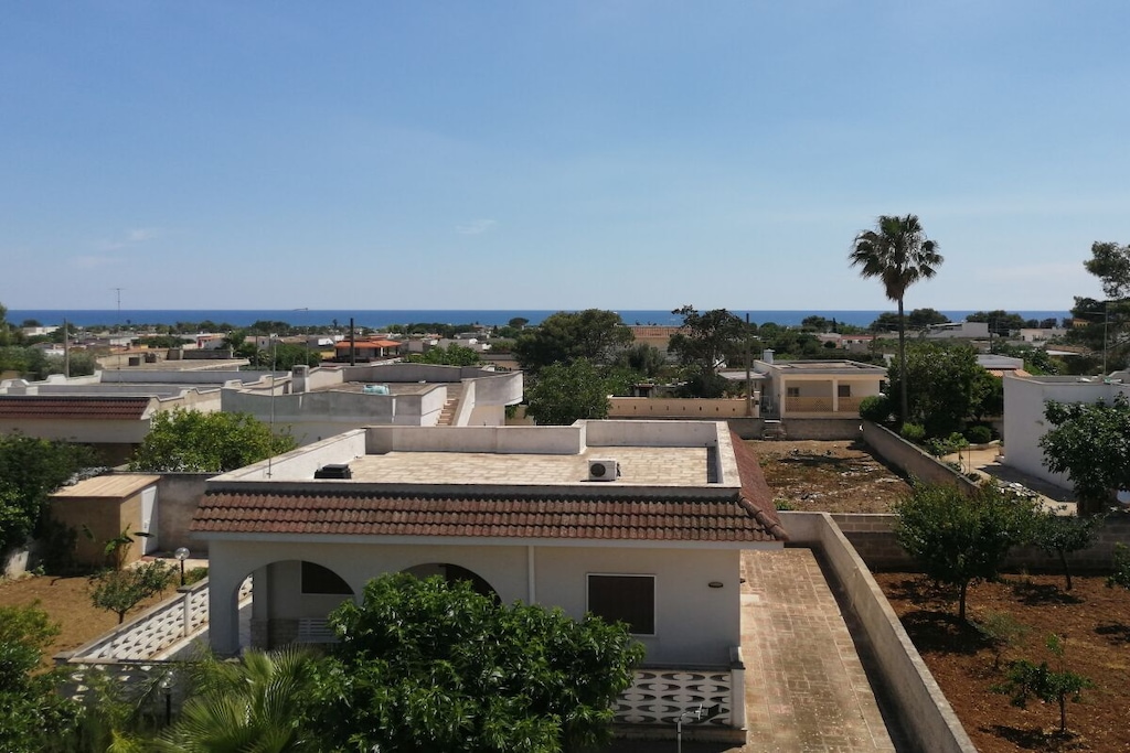 Vakantieappartement Casa Gino ligt in ApuliÃ« op slechts 1 km afstand van de prachtige zandstranden van de Ionische Zee bij San Pietro in Bevagna.
