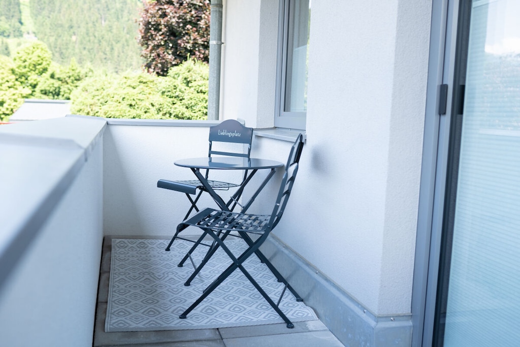 The Bär apartment is located in the middle of the Amade sports world. In a quiet location, but central. Where to hike, bike, swim and ski.