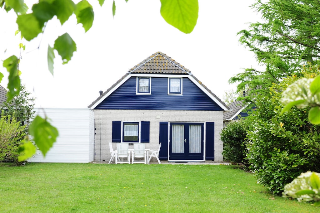 Zeer comfortabel vakantiehuis te huur van particuliere eigenaren voor maximaal 6 personen in Ouddorp Zuid Holland, 10 minuten van zee en strand.