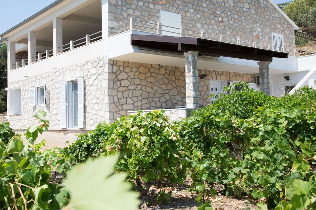 Vakantiehuis met 2 slaapkamer(s) in Jelsa \/ Zavala (Kroatië) voor 5 personen