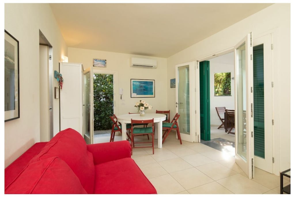 Lovely property with private garden and shared pool, located in Forte dei Marmi, 700 meters from the beach.