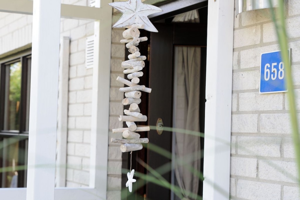 Dream holiday home, large garden, 2 bathrooms, 3 double rooms, fireplace, terrace, barbecue, free wi-fi, washing machine, dryer, renovated, childrens chair / bed.