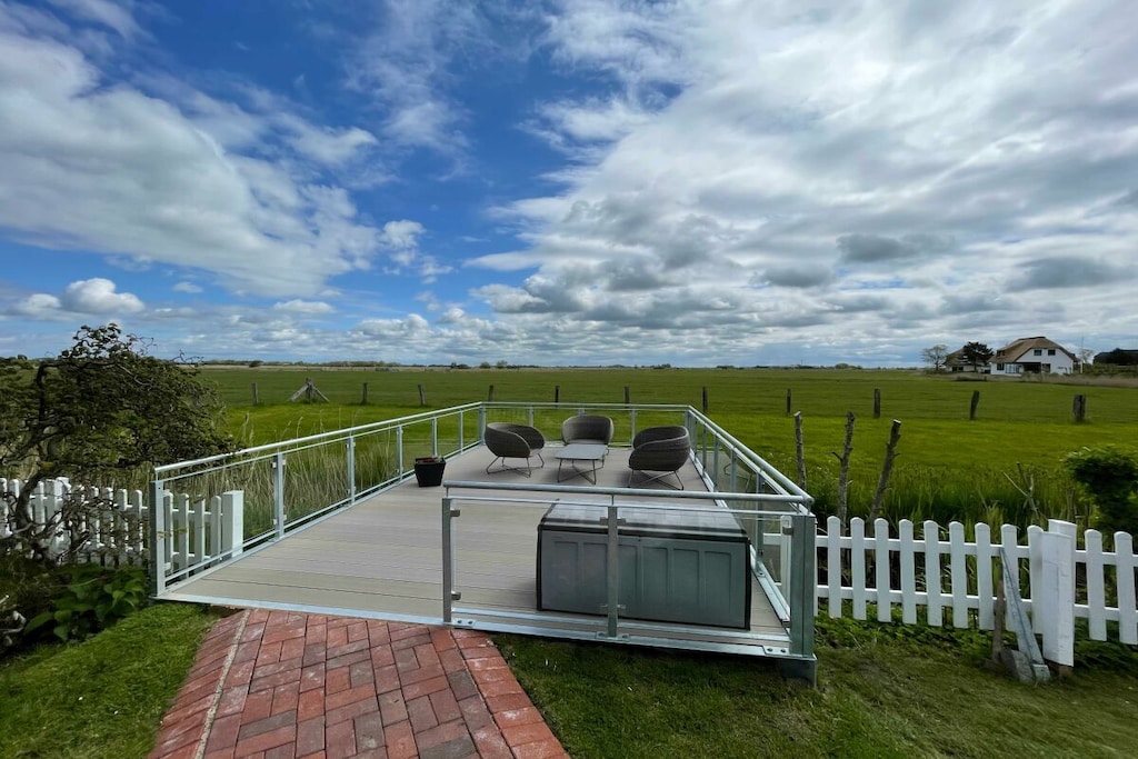 Luxurious terraced house with its own sauna and fireplace, measuring 83 sqm, in St.Peter-Ording, Ording district, 2 bedrooms, for 4 holidaymakers.