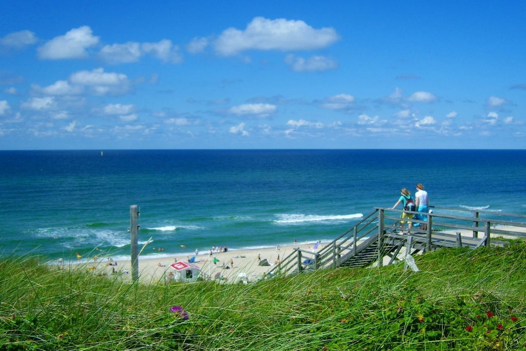 The holiday apartment in the heart of Westerland is located very close to the beach. Wi-Fi and everything you need can be found here!