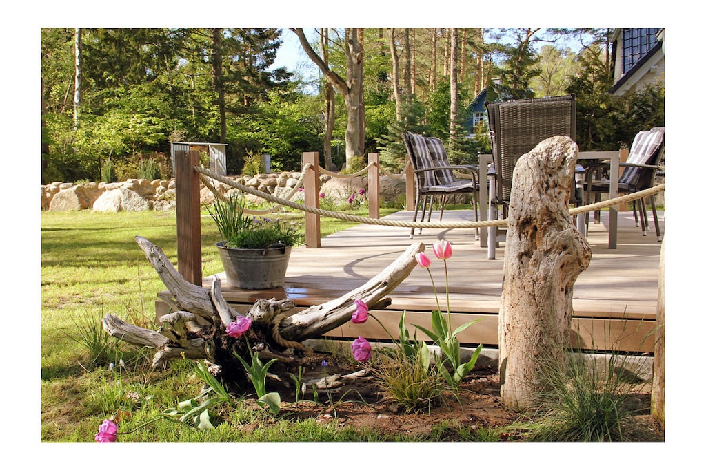 Holiday home for up to 6 people, approx. 250 m to the sandy beach of the Baltic Sea, upscale facilities with fireplace and sauna, 3 bedrooms, 2 bathrooms