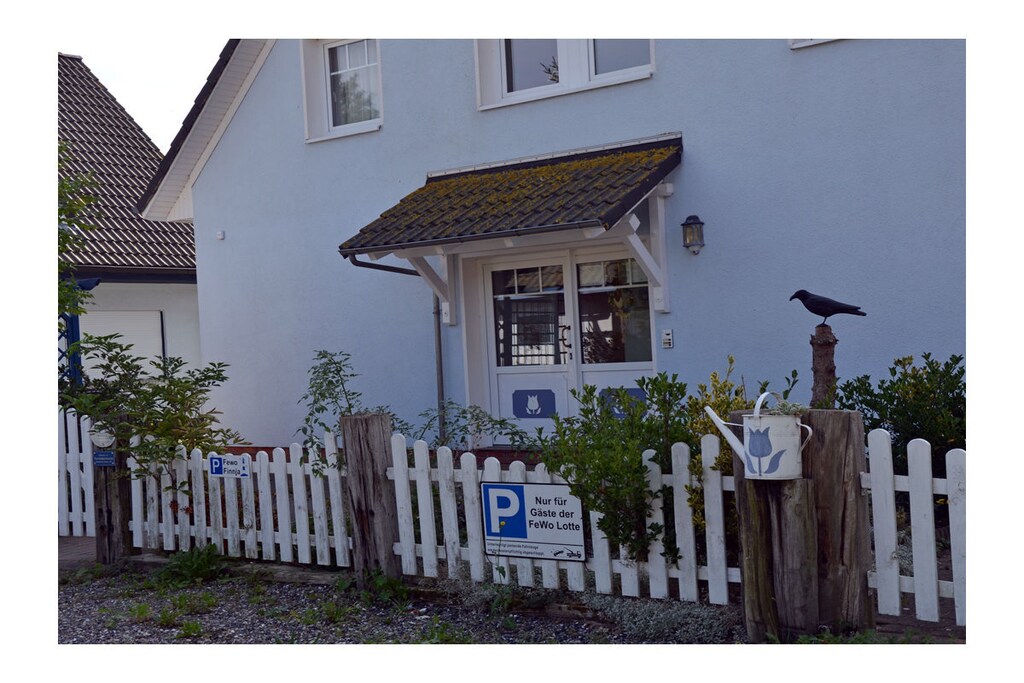 Only 390 m to the fine sandy beach of the Baltic Sea! up to 6 people, child-friendly facilities, 3 bedrooms, Wi-Fi available