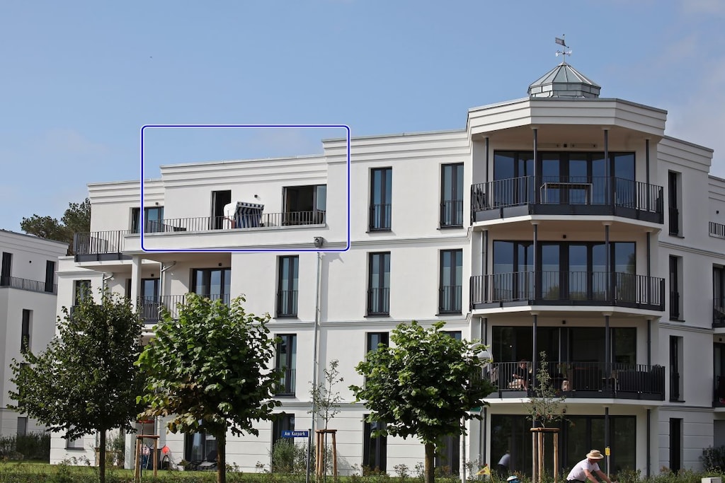 Penthouse apartment, balcony, beach chair, frontal sea view, on the beach, sauna, sofa bed, own cellar room, underground parking, free WiFi,