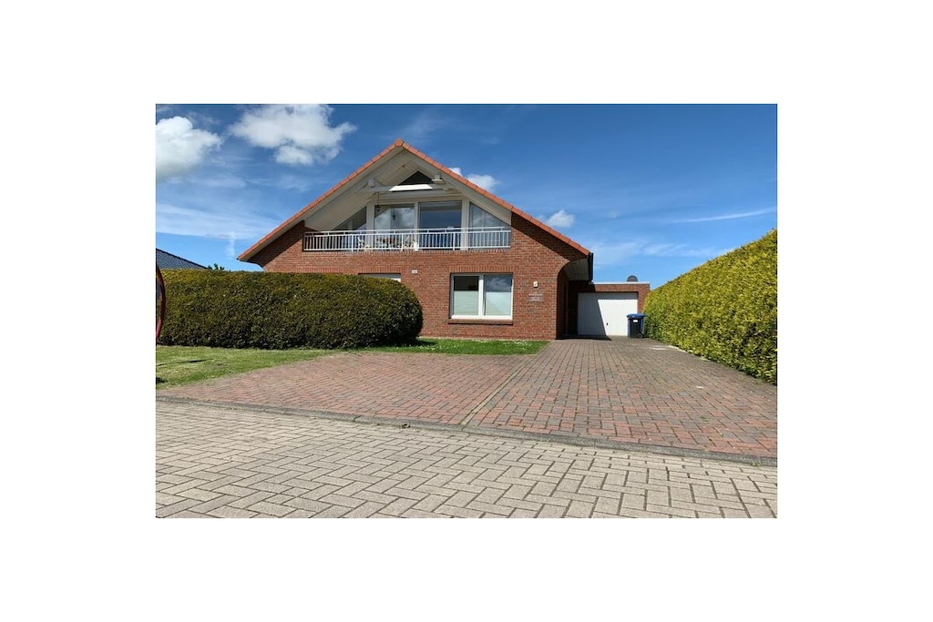 Large holiday home, North Sea dike, 10 people, 3 bathrooms, 5 bedrooms, 2 kitchens, 2 living rooms, garden, large families, disabled people, study groups, quiet, WiFi, 2 TVs, garage