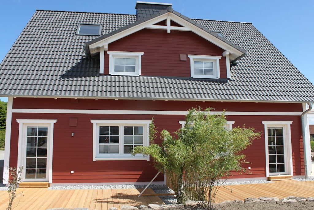 Swedish semi-detached house with 2 residential units with fireplace and Wi-Fi, washing machine and dryer, 3 bedrooms for up to 6 people, terrace, only about 750 m to the beach