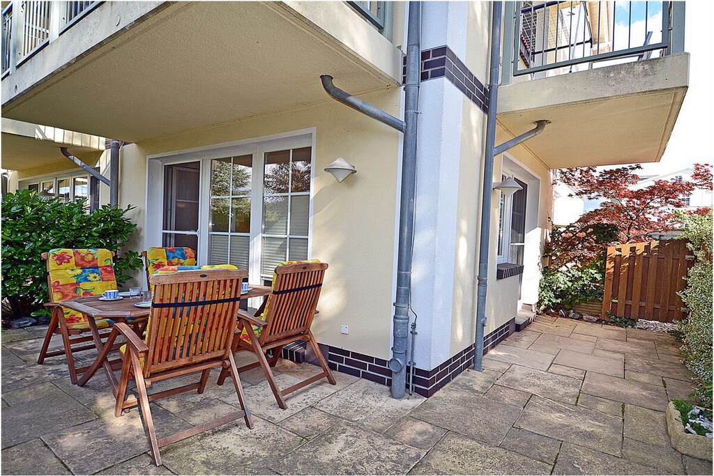 ***directly on the Baltic Sea beach***(approx. 50 m) & 300 m to the harbor in Glowe, resort, ground floor, terrace, central location, free WiFi