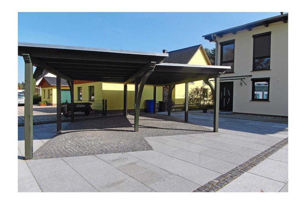 only about 800 m to the sandy beach of the Baltic Sea in the resort town of Glowe, 1st floor with balcony, quiet location, about 1 km to the Bodden