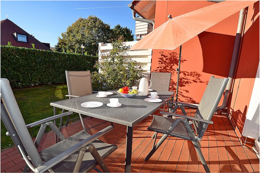 Terraced house over 2 floors offers space for up to 6 people, 3 bedrooms, quiet location, only about 400 m to the Baltic Sea beach, Internet available