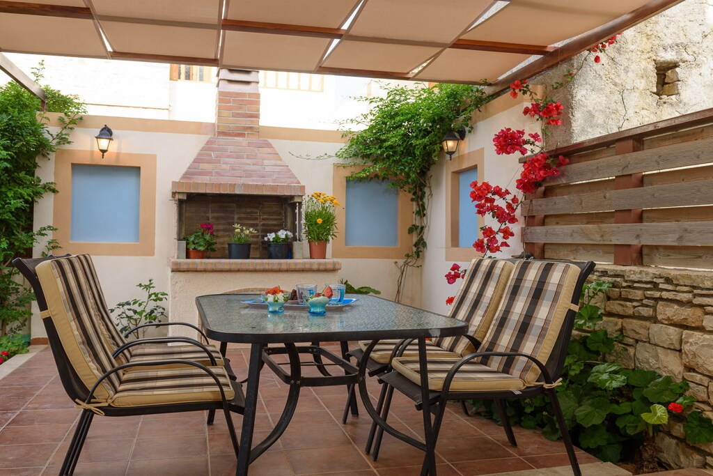 Cleopatra Stonehouse