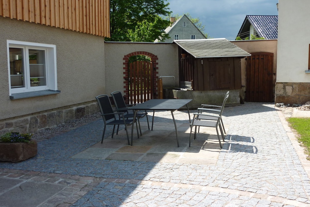 Holiday between the Erzgebirge and Vogtland. The entire furnishings were purchased in 2014 and guarantee a high level of functionality for a comfortable stay.