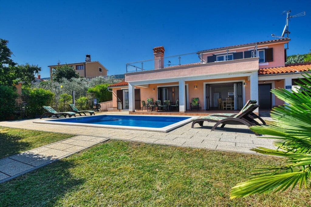 Again built villa with great sea-gaze and pool in beach-proximity with Swimmingpool and air-conditioning