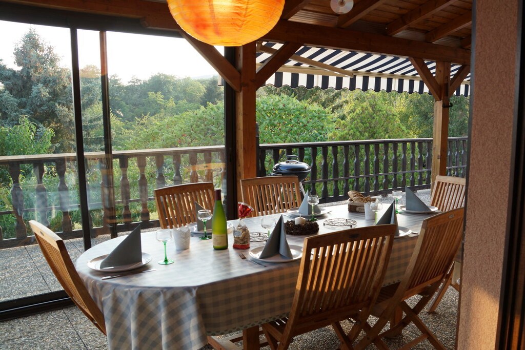 PANORAMA terrace with a view of the Vosges to the Black Forest. Spacious holiday apartment also suitable for lovely LATE SUMMER DAYS