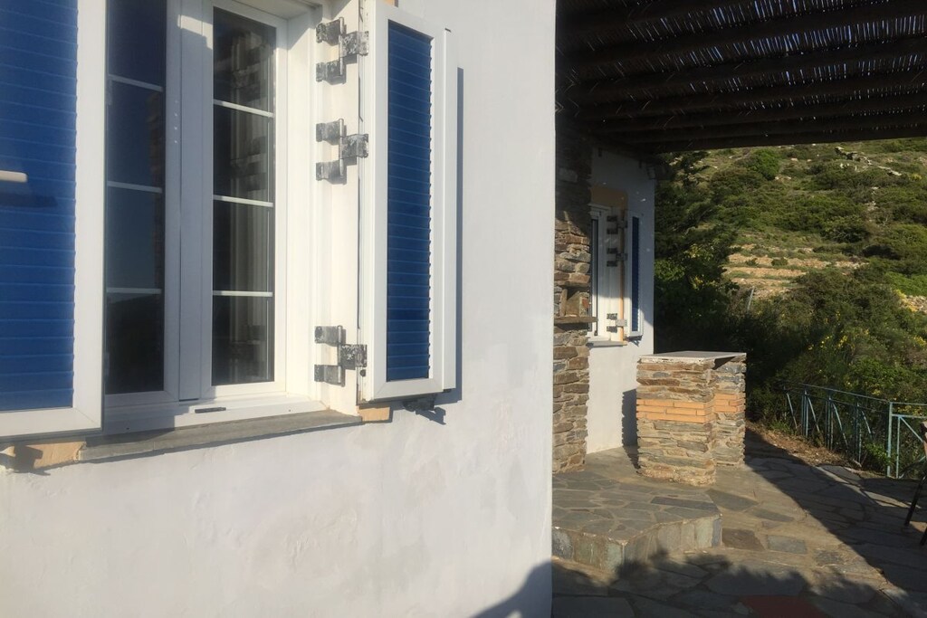 single house with fantastic sea view, 5 min drive from the beach