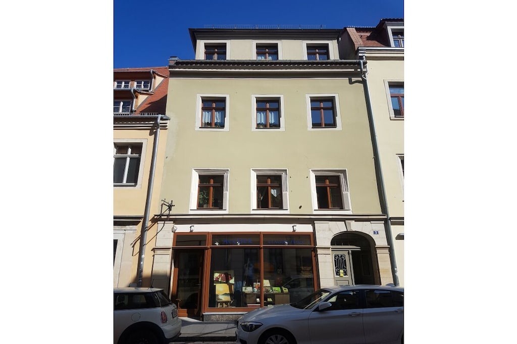 Fully equipped holiday apartment in a lovingly renovated town house. Short distances and central location in Pirna's old town.