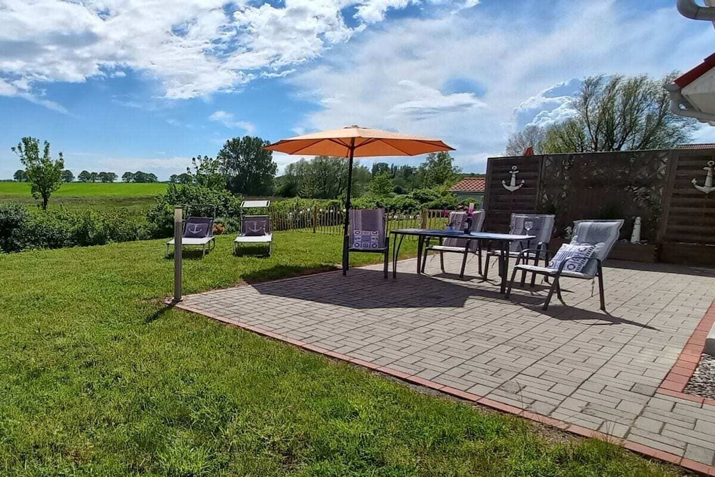 Holiday home MeerRaum1 in Rerik about 13 minutes walk to the Baltic Sea, south-facing terrace with an unobstructed view of meadows and fields, 2 bedrooms, Wi-Fi max 4 people.