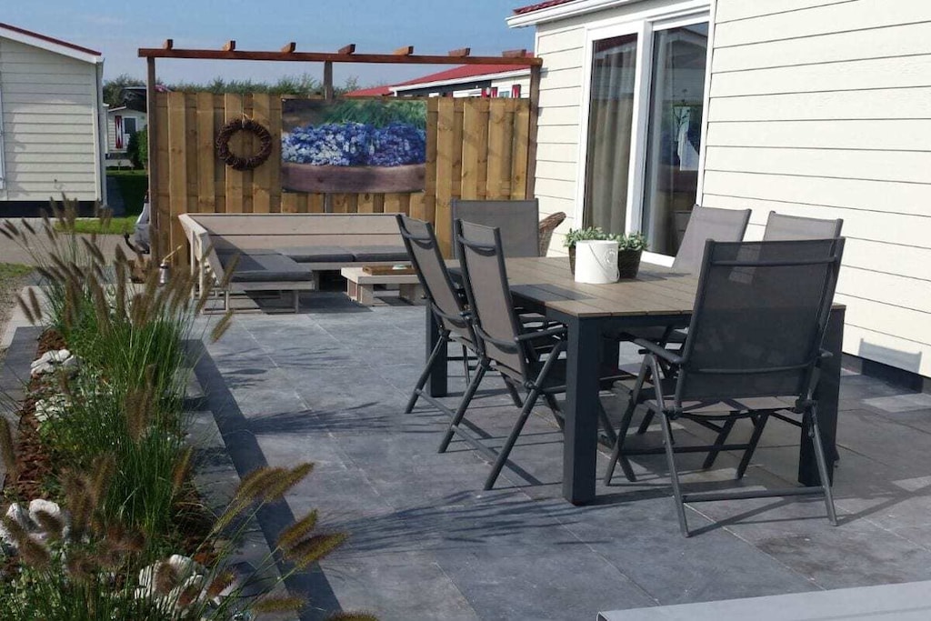 Charming chalet with !air conditioning!! 3 bedrooms and 1 kitchen. Come visit us on Walcheren! In Zeeland With WLAN and WI-FI free of charge