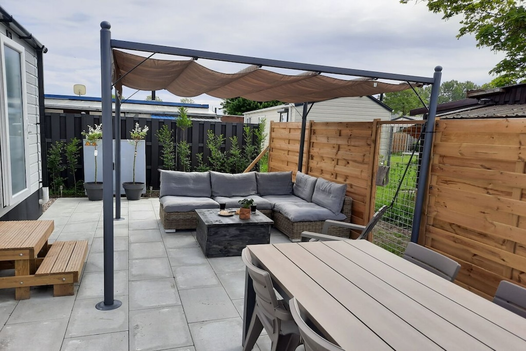 Charming chalet with !air conditioning!!: 2 bedrooms and 1 kitchen. Come visit us on Walcheren! In Zeeland With WLAN and WI-FI free of charge