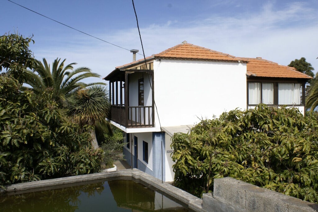 Quiet 80sqm holiday apartment on the sunny west side of La Palma, sea view.