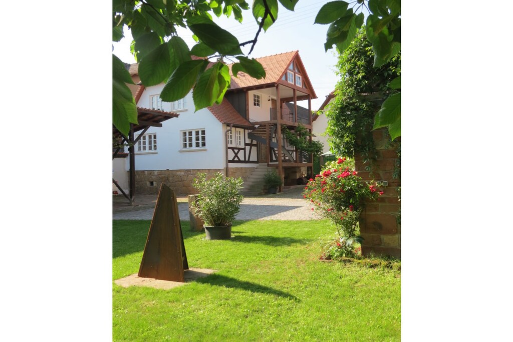 Experience the Palatinate - Relax in modern, family-friendly holiday apartments in our timber-framed house amidst the vineyards.
