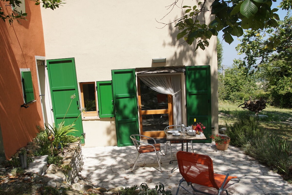 Ground floor: (hall(Mirror, Sun Umbrella, Wardrobe, toilet, Lawn, double bed, fireplace, fireplace, grill, shower, washbasin, bidet, heating, garden furniture, sun loungers, insect screens, Garden shed), Kitchen(stove, cooker, oven, dishwasher, fridge, heating), storage(Armchair, Desk, Make Up Mirror, Mirror, toilet, shower, washbasin, bidet, hairdryer))\n\nFire Alarm, Hot Water, Internet Access DSL, Internet Access ISDN, Vacuum Cleaner, Living/diningroom(Mixer, Spices, Kitchenette, library, TV, TV, dining table, fireplace, stove, radio, electric kettle, toaster, coffee machine, oven, grill, dishwasher, freezer, heating, Food processor), bedroom(Wardrobe, double bed, TV, TV, TV, heating), garage, Internet access, Internet access, First Aid, washing machine, heating, heating, terrace(Sun Umbrella, garden furniture, sun loungers, awning), terrace(Sun Umbrella, garden furniture, sun loungers, awning), terrace(Sun Umbrella, garden furniture, sun loungers, awning), garden(Barbecue center, Lawn, garden furniture, sun loungers, Garden shed), parking, ironing board, iron, drying cabinet, Laundry Package for a fee