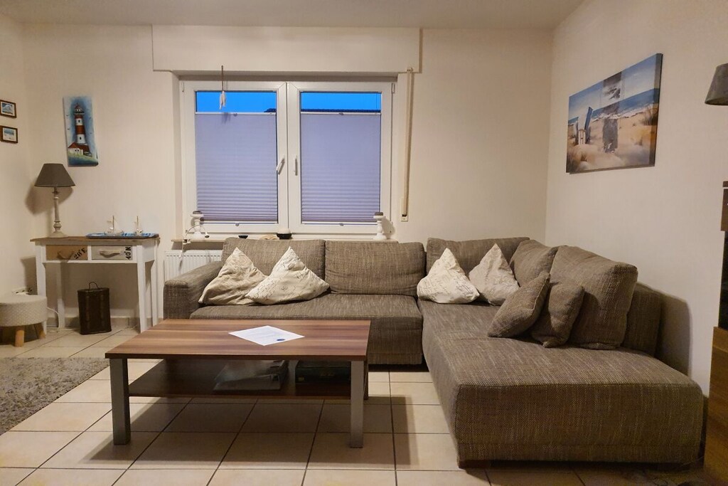 Our lovingly and modernly furnished holiday apartment is in a prime, quiet location just a few minutes' walk from the beach and the beautiful dunes.