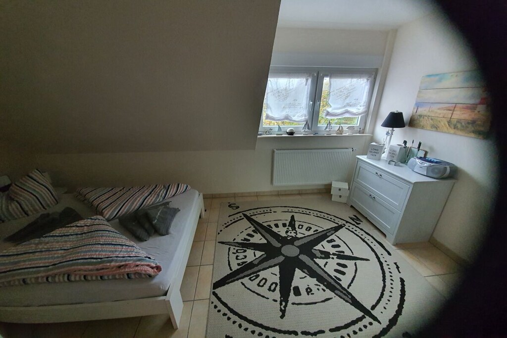 Our lovingly and modernly furnished holiday apartment is in a prime, quiet location just a few minutes' walk from the beach and the beautiful dunes.