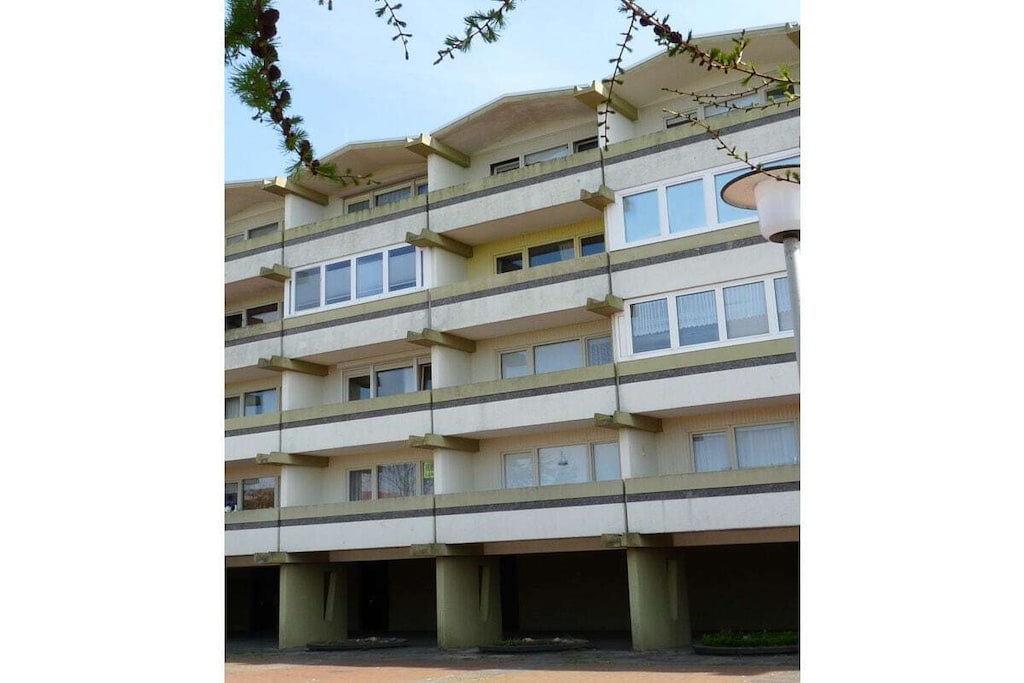 Cozy holiday apartment for 2 people with a view of the salt marshes, only a few minutes' walk from the fine sandy Baltic Sea beach.