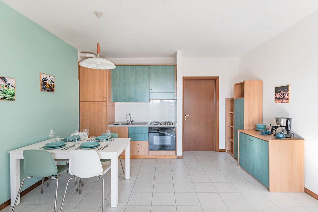 A modernly furnished holiday apartment with its own pool awaits you in the suburb of Rivoltella, not far from Sirmione and Desenzano.