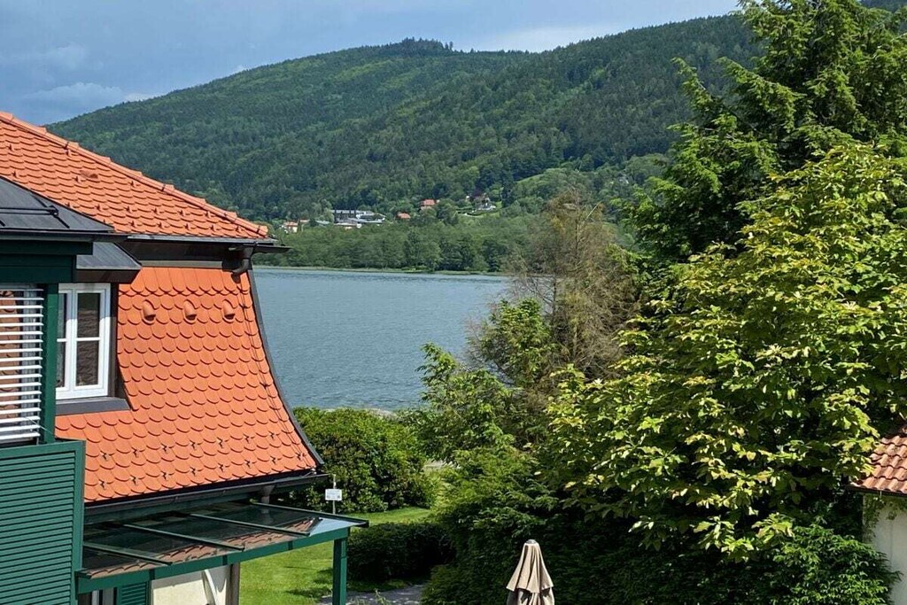 Beautiful holiday apartment on Lake Ossiach. Look forward to your holiday in the holiday apartment with lake view and roof terrace, WiFi facilities.