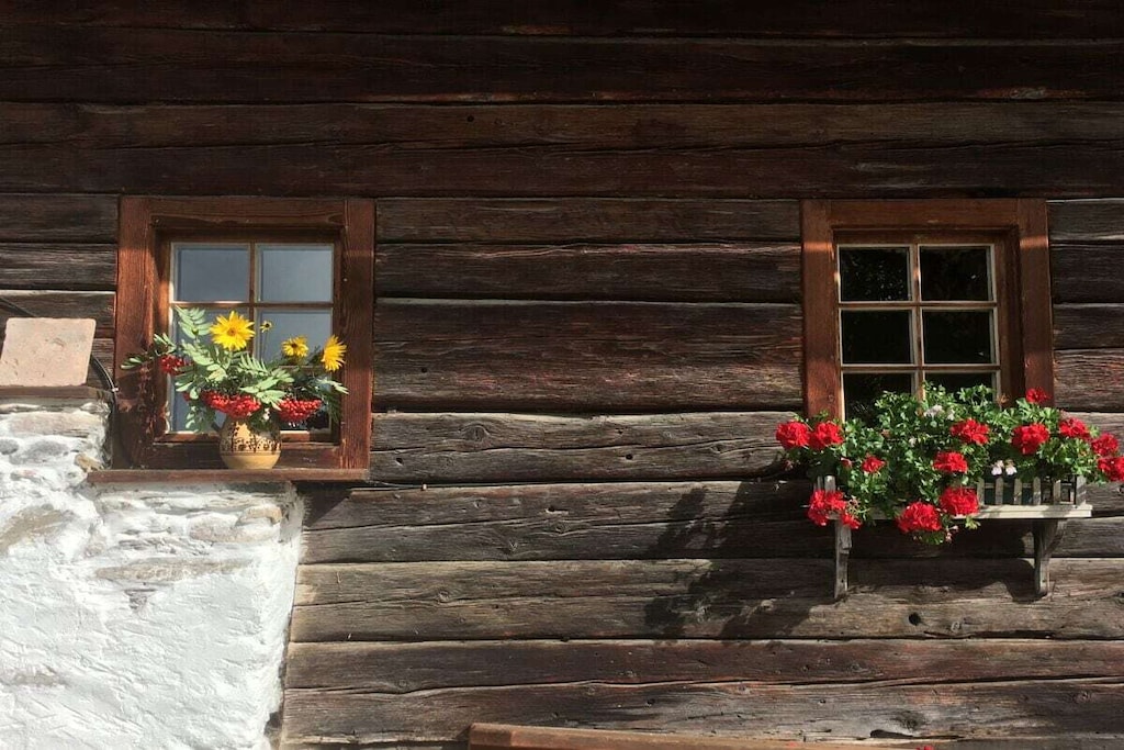 Ground floor: (bathroom(Mirror, toilet, shower, washbasin, heating), bathroom(Mirror, toilet, shower, washbasin, heating))\n\nFire Alarm, Hot Water, open kitchen(TV, dining table, fireplace, seating area, hob, electric kettle, coffee machine, dishwasher, dishes and cutlery), bedroom(Bed Linen, Wardrobe, single bed, single bed, double bed), bedroom(Bed Linen, Wardrobe, single sofa bed, double bed), bedroom(Bed Linen, Wardrobe, double bed), bathroom(shower, washbasin, toilet, heating), guest toilet, tumble dryer, washing machine, balcony, garden, parking, ironing board, iron, drying cabinet, telephone