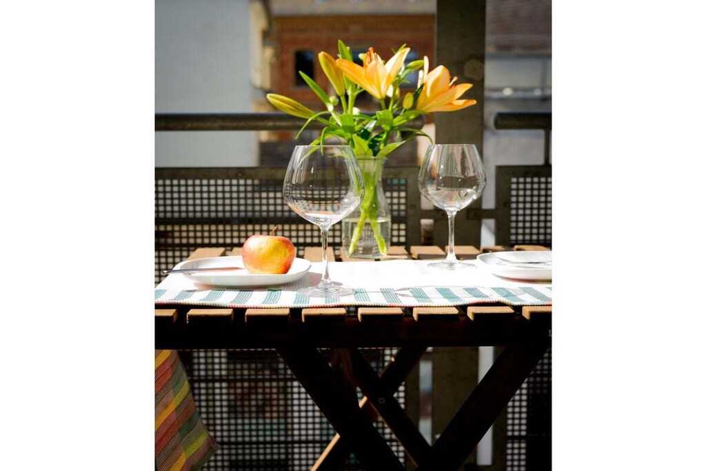 Cozy holiday apartment right in the old town of Limburg an der Lahn! The holiday apartment is 50m² and can accommodate up to 4 people.