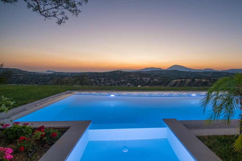 Located in Sívas, Villa Salla offers a private pool and wonderful views of the surrounding area. Free WiFi.