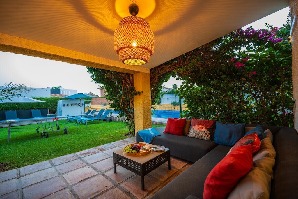 Las Chapas Playa typical beach house with 4 bedrooms, pool (45m2), table tennis table, garden (600m2) terrace balcony Smart TV DVD WiFi sea view