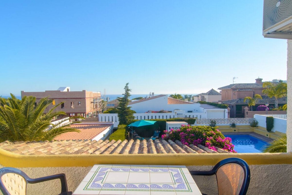 Beach House Ping Pong Comfortable holiday residence