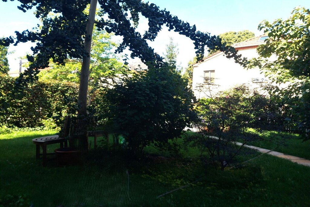 We welcome you to a Dresden town villa from the Wilhelminian period with a view of the Elbe bank. All additional costs included.