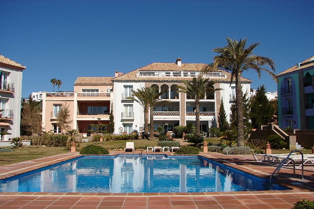 Luxury holiday apartment on the first line of the beach with beautiful sea views in a wonderful complex with 4 pools, 2 of which are heated in the winter months!