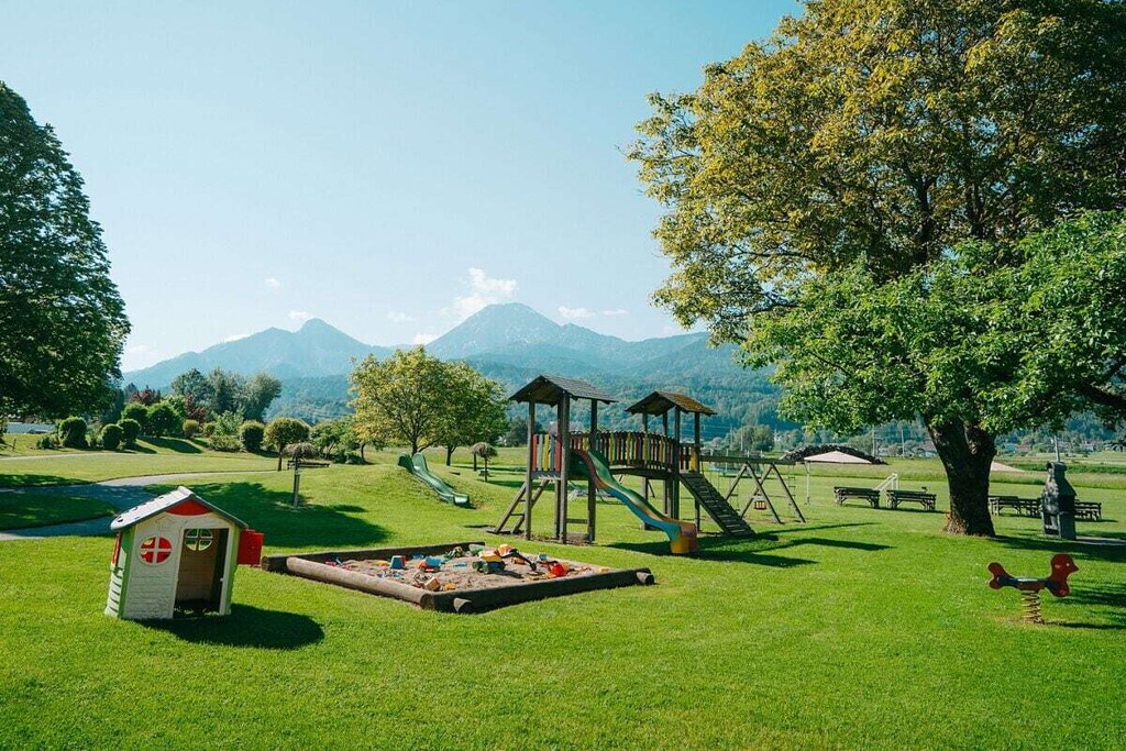 Family vacation in Carinthia on Lake Faak in our new holiday apartment, private beach, children's playground, cycling, hiking...