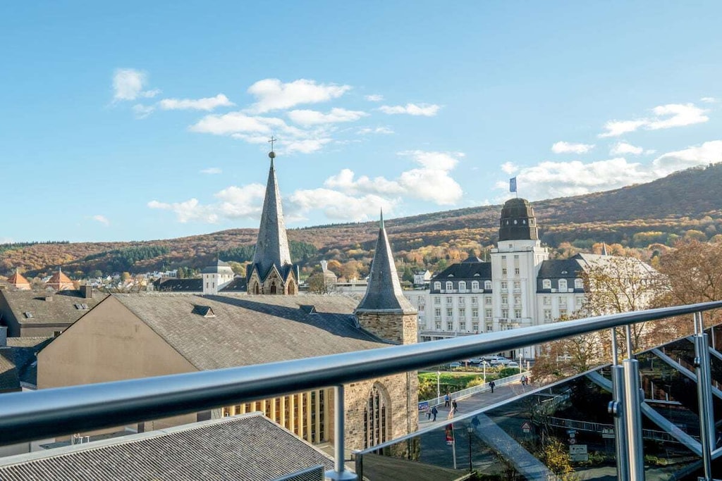 We warmly welcome you. You will be staying in a ***** penthouse apartment in the heart of Bad Neuenahr Ahrweiler. You will love our location!