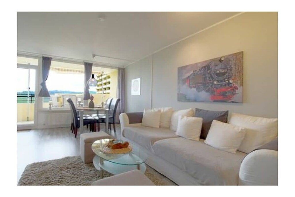 Welcome to the Bergnest, your exclusive holiday apartment in the heart of the Harz Mountains!
Escape from everyday life and immerse yourself in the incomparable beauty of this fascinating region. Our Bergnest not only offers first-class accommodation, but also an extensive wellness offer right on site.
After an eventful day in nature, relax in our in-house swimming pool, where you can relax in the refreshing water and recharge your batteries. Or enjoy the soothing warmth of our sauna and leave all your worries and tensions behind you.
Book your time out in the Harz Mountains now and experience unforgettable moments in our Bergnest with wellness offer swimming pool and sauna (for a fee) on site. We look forward to welcoming you!