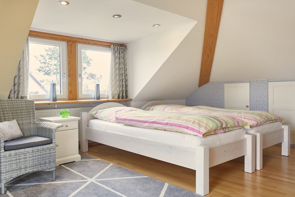 The holiday apartment has a 40sqm living-dining area, in which two large beds provide additional sleeping space.
An additional child's bed and a travel bed are possible in the bedroom. All beds are made and towels are provided.
You can access the large roof terrace from the bedroom. Here you can enjoy breakfast at sunrise and end the day at sunset.
Feel free to bring your bikes, there is a garage and you can reach the beach areas in about 30 minutes.
Cuxhaven offers the unique opportunity to walk through the mudflats to the island of Neuwerk. The island can also be reached by mudflat cart or boat.