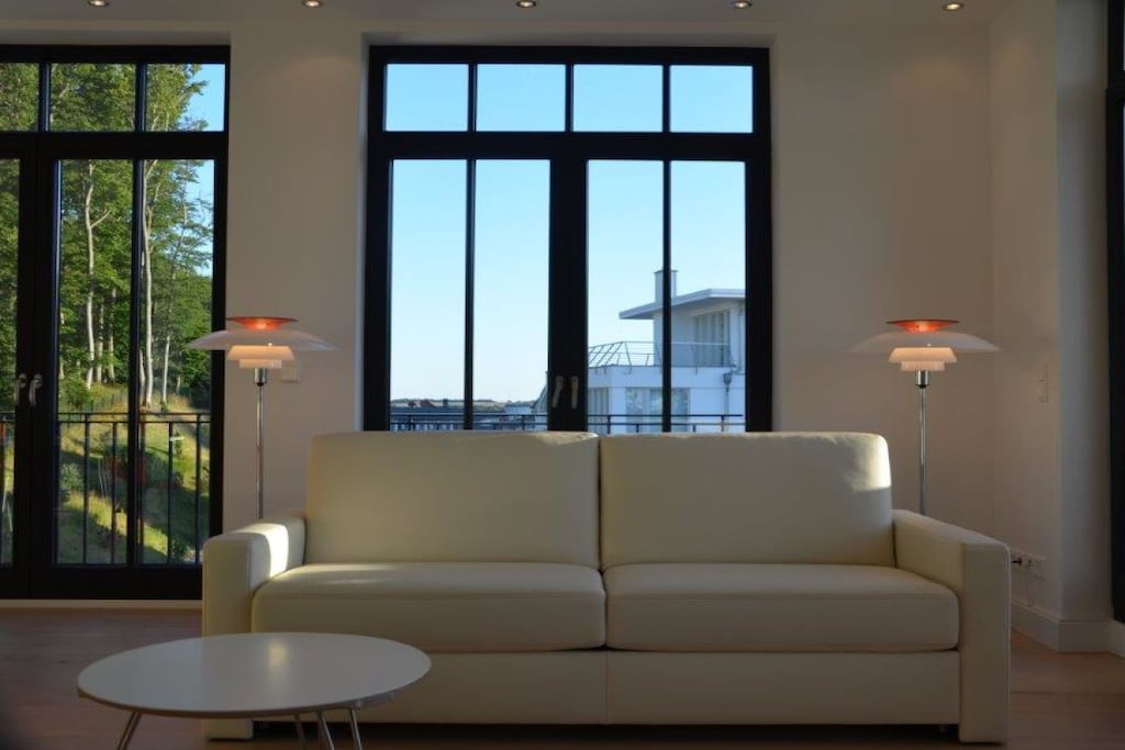 67070-Living room